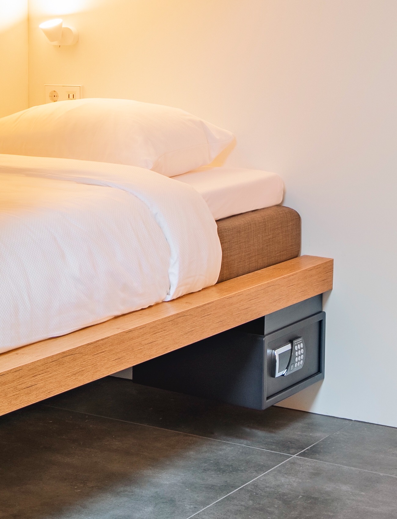 bunk amsterdam laptop locker safe