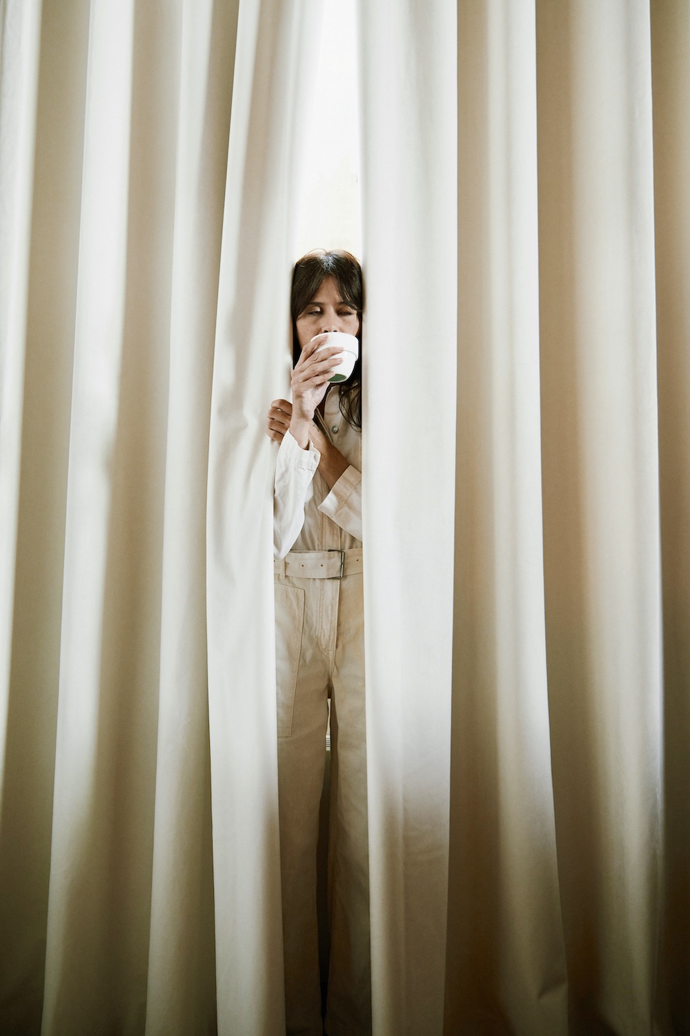 bunk person smelling tea