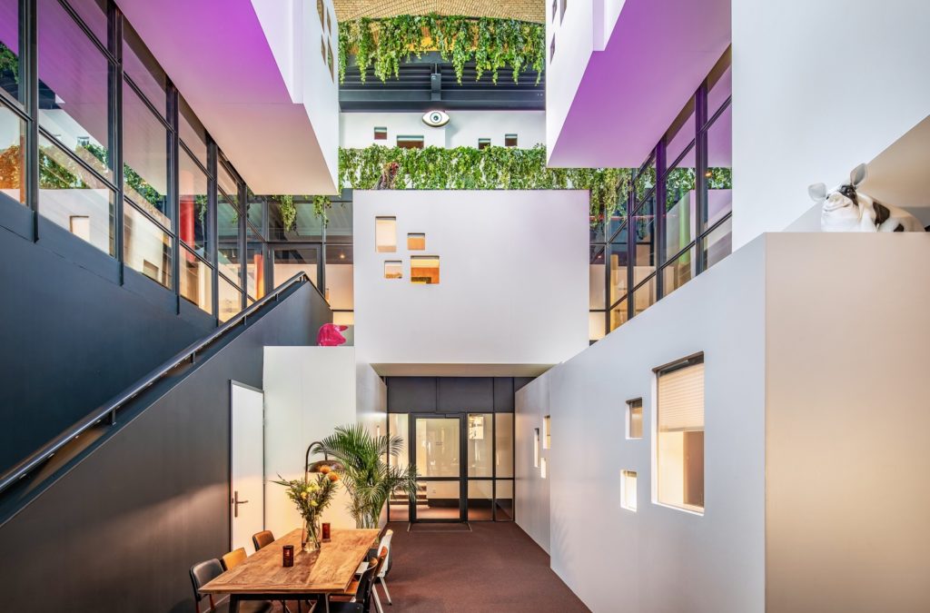bunk-amsterdam-hotel-atrium