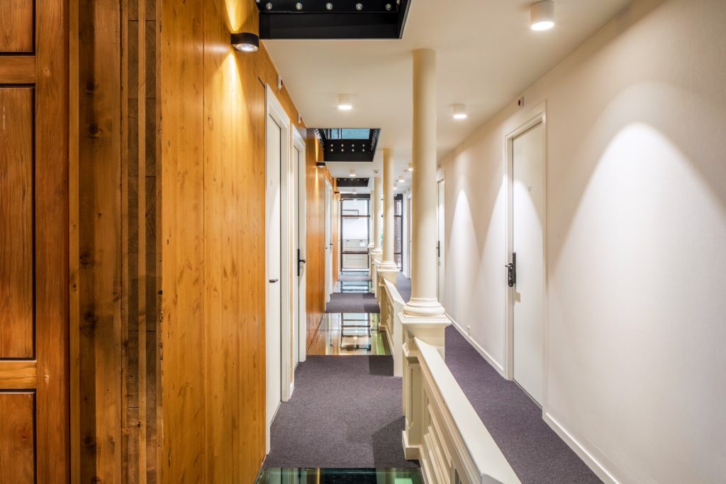 bunk-utrecht-hotel-hallway-monumental-church-hall